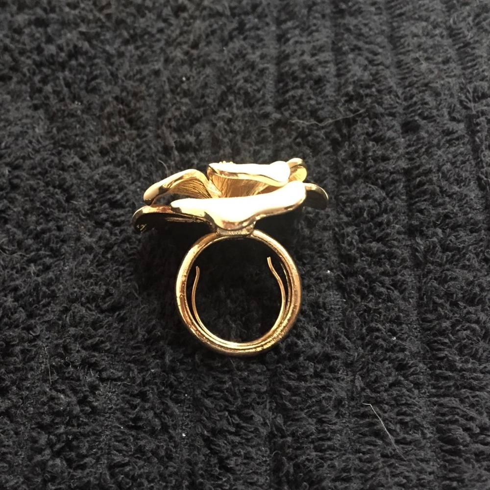 Ceramic flower ring - Picture 4 of 5